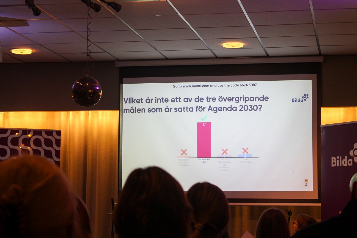 Skärm med frågesport om miljö