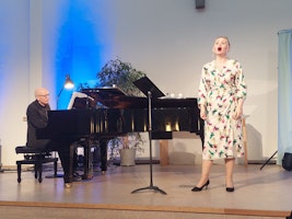 Svitlana lär sig svenska genom sång