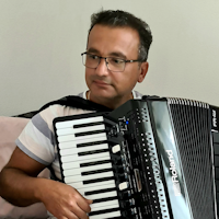 Vill genom musiken bygga en bro mellan öst och väst