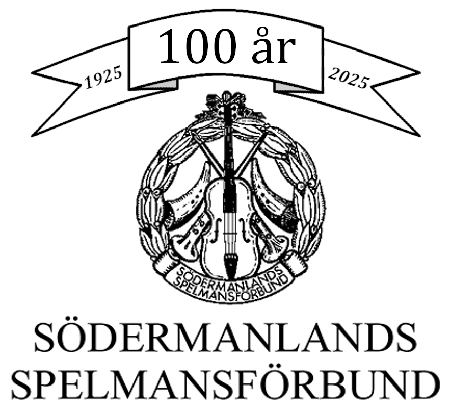En svartvit logotyp för Södermanlands Spelmansförbund med en fiol, krans och en banderoll med texten "100 år 1925-2025.