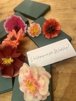 Välkommen på kreativ workshop i juliga pappersblommor