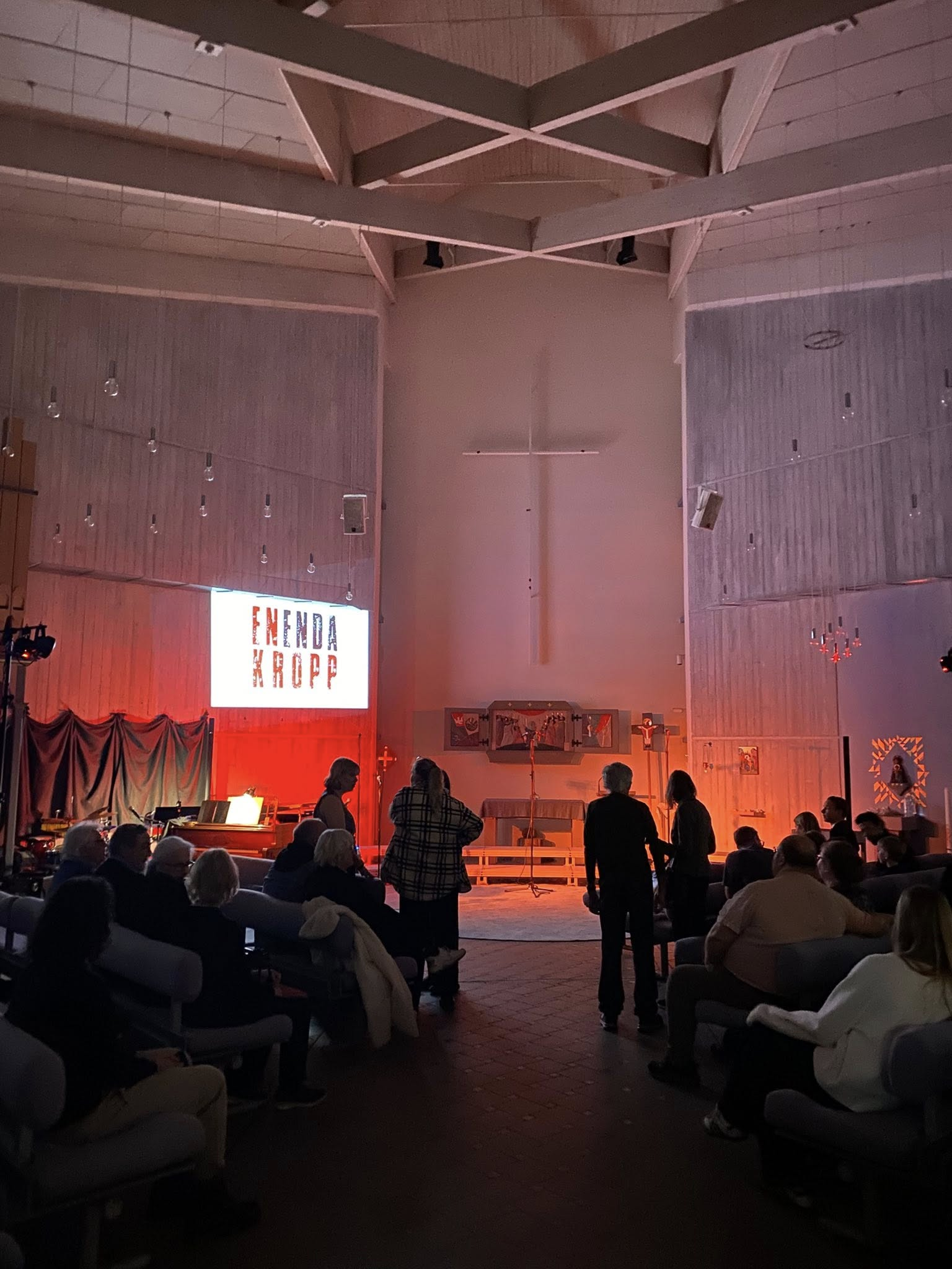 Kören EnEndaKropp på Schysst Jul