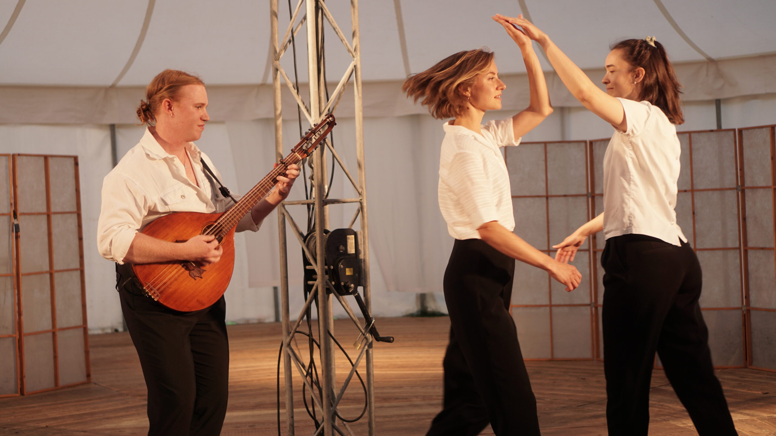 Danskurs i improvisation och samspel till folkmusik